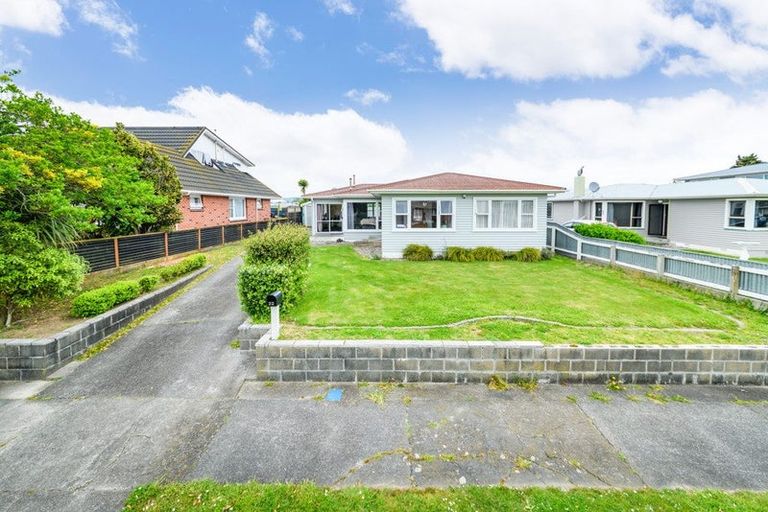 Photo of property in 22 Somerset Crescent, Highbury, Palmerston North, 4412