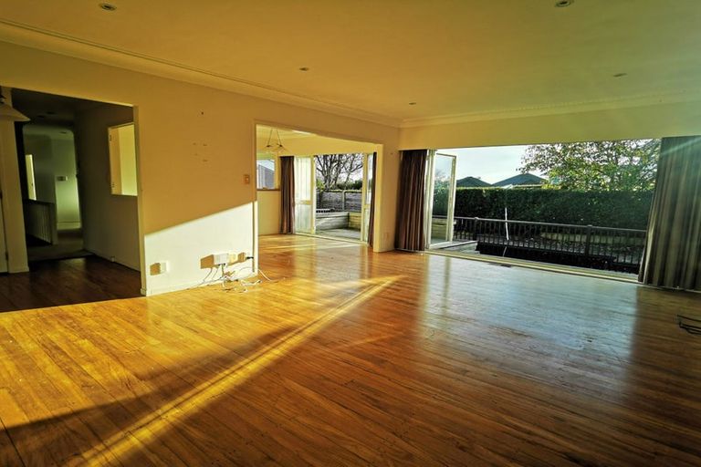 Photo of property in 3 Santa Rosa Terrace, Forrest Hill, Auckland, 0620