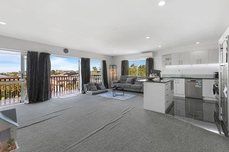 Photo of property in 147a Hobsonville Road, West Harbour, Auckland, 0618
