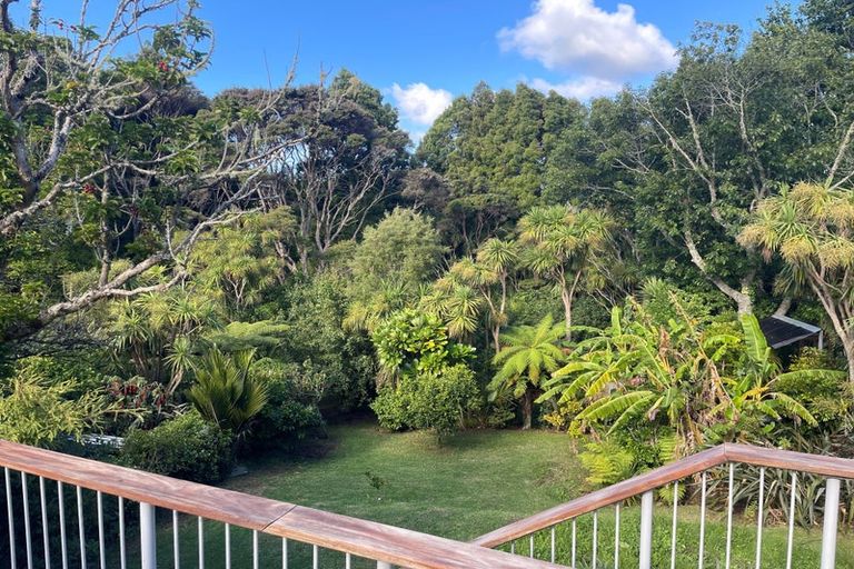 Photo of property in 9 Raroa Terrace, Waiatarua, Auckland, 0604