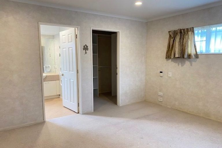 Photo of property in 14 Tolben Place, Golflands, Auckland, 2013