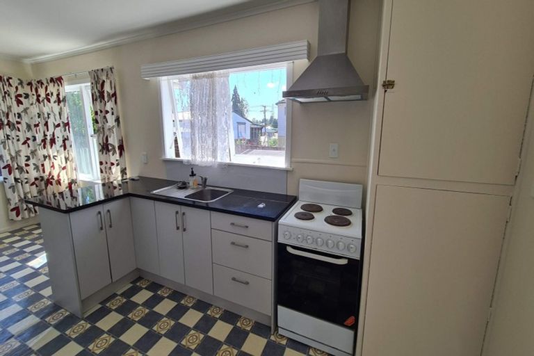 Photo of property in 6 Longburn Road, Henderson, Auckland, 0610