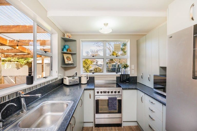 Photo of property in 32 Colombo Street, Hokowhitu, Palmerston North, 4410