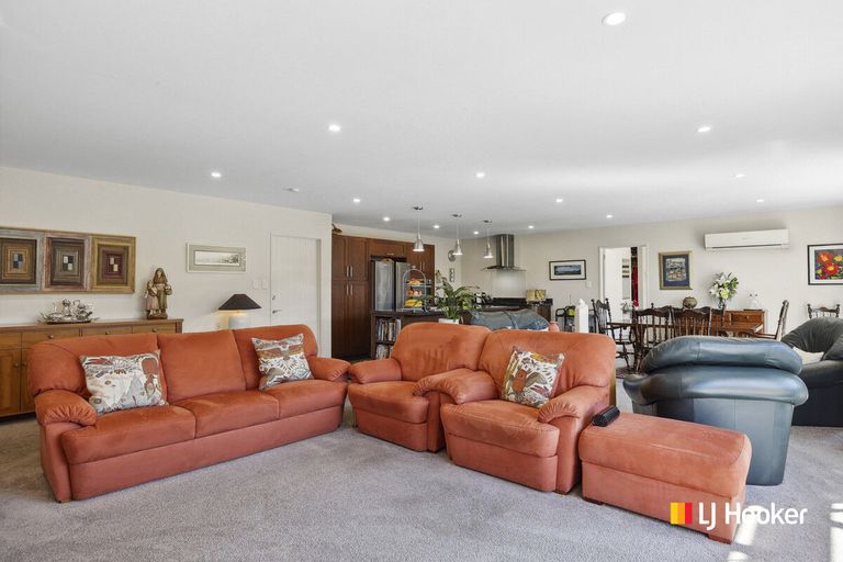 Photo of property in 17 Awa Toru Drive, Fairfield, Dunedin, 9018