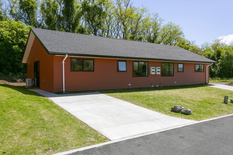 Photo of property in 7 Winnie Close, Acacia Bay, Taupo, 3330