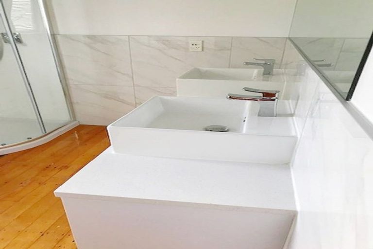 Photo of property in 13 The Rosebowl, Sunnyhills, Auckland, 2010