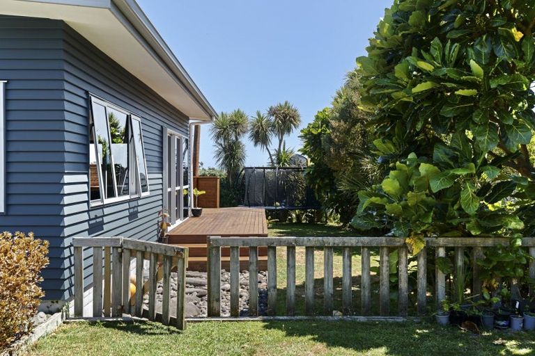 Photo of property in 5d Tui Grove, Oakura, 4314