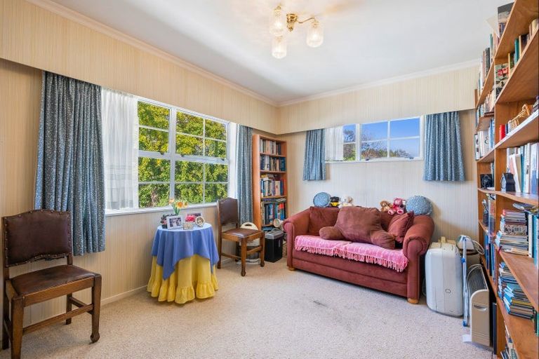 Photo of property in 64 Highbury Drive, Levin, 5510