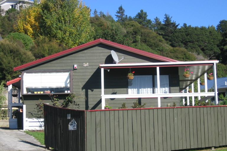 Photo of property in 43 Rawhiti Street, Stokes Valley, Lower Hutt, 5019