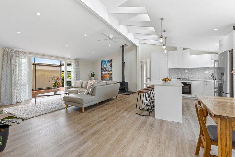 Photo of property in 17 Rheingold Place, Huapai, Kumeu, 0810