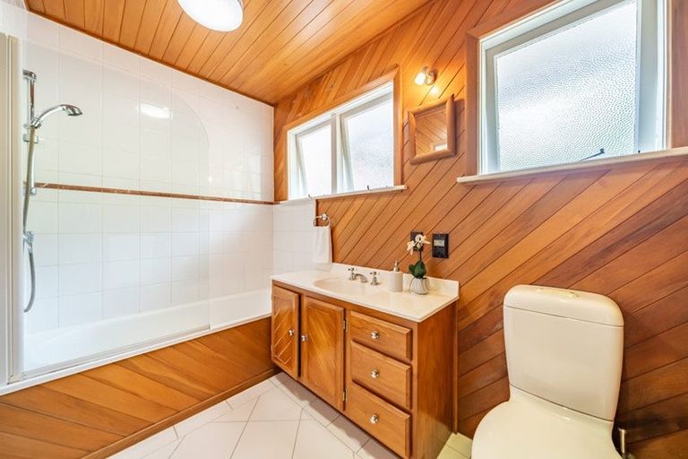 Photo of property in 88 Pinehaven Road, Pinehaven, Upper Hutt, 5019