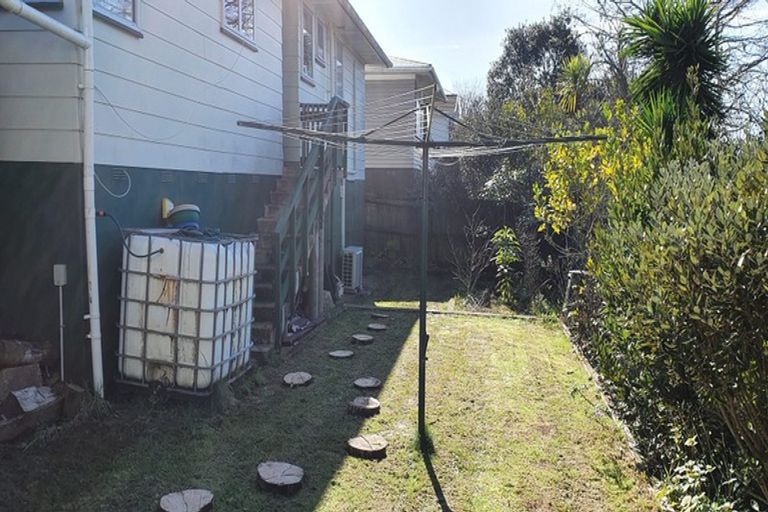 Photo of property in 34 Chislehurst Street, Henderson, Auckland, 0612