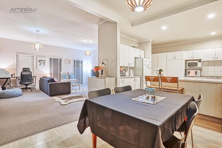 Photo of property in 12 Walmer Road, Point Chevalier, Auckland, 1022