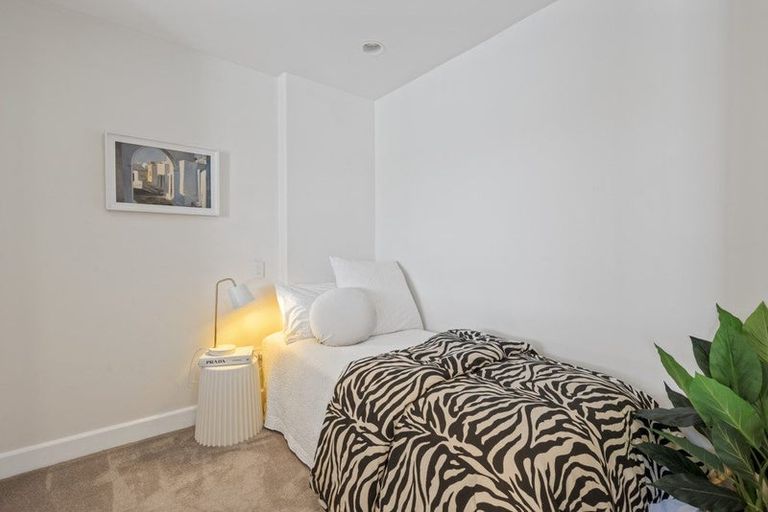 Photo of property in Shelley Bay Terraces, 2/61 Maupuia Road, Maupuia, Wellington, 6022