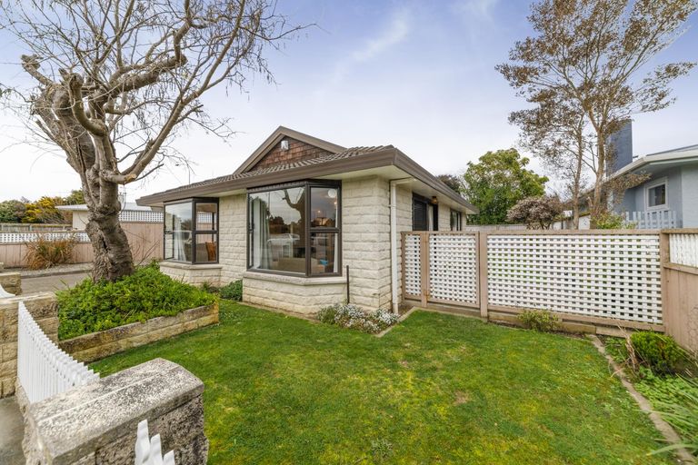 Photo of property in 1 Wincanton Place, Awapuni, Palmerston North, 4412