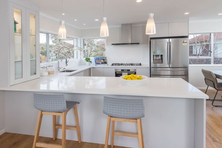 Photo of property in 65 Meadway, Sunnyhills, Auckland, 2010