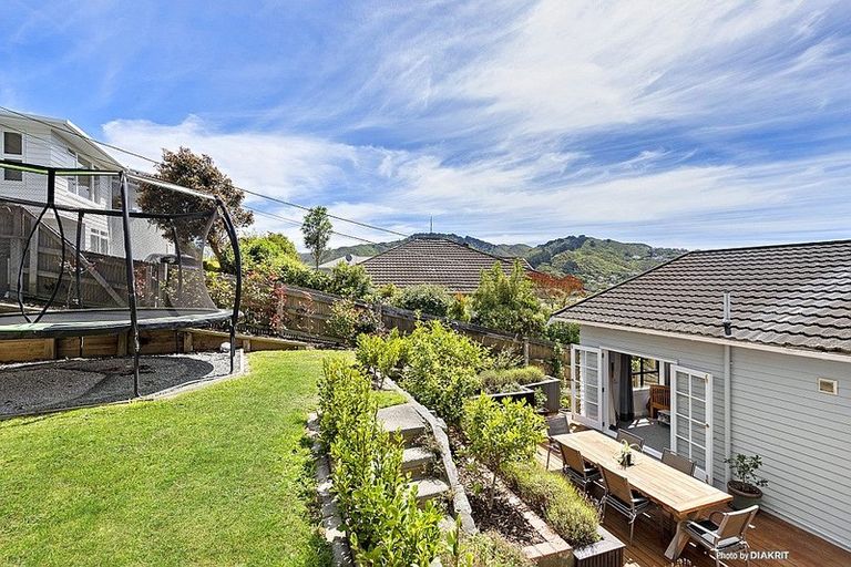 Photo of property in 62 Nicholson Road, Khandallah, Wellington, 6035