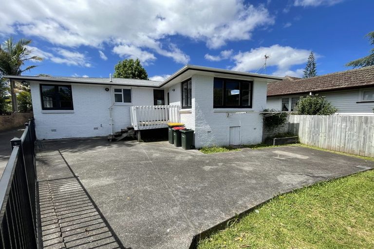 Photo of property in 15 Amberley Avenue, Te Atatu South, Auckland, 0610