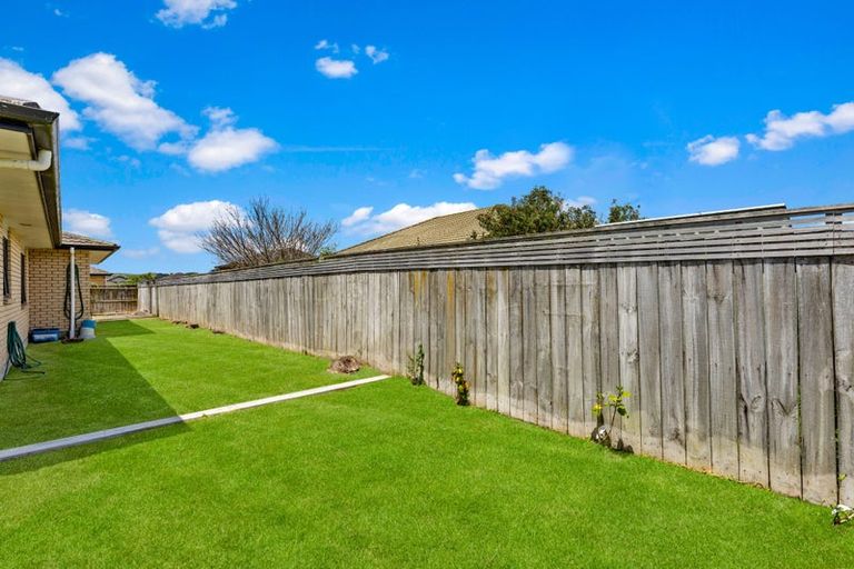 Photo of property in 19 Raabia Close, Parakai, 0830