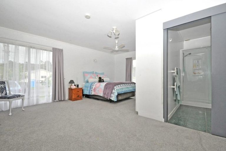 Photo of property in 35 Township Road, Waitakere, Auckland, 0816