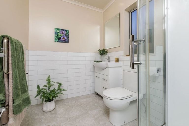 Photo of property in 22a Viridian Lane, Greenhithe, Auckland, 0632