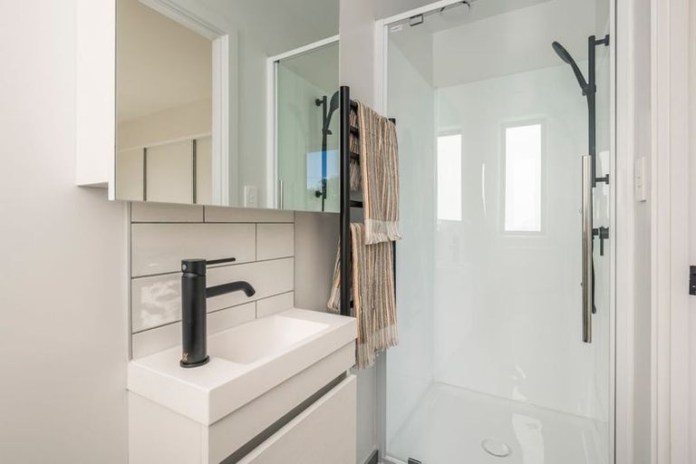 Photo of property in 1/63 Hillcrest Avenue, Hillcrest, Auckland, 0627