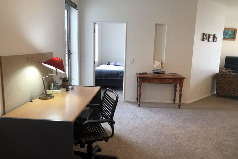 Photo of property in Stadium Garden Flats, 401/107 Thorndon Quay, Pipitea, Wellington, 6011