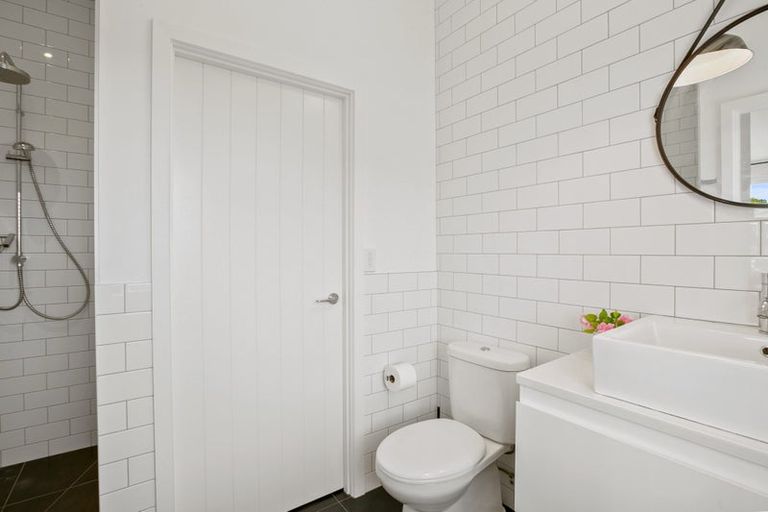 Photo of property in 7 Linda Street, Oakura, 4314