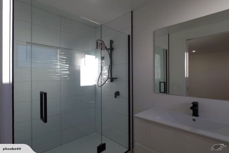 Photo of property in 15 Mount Creighton Crescent, Wanaka, 9305