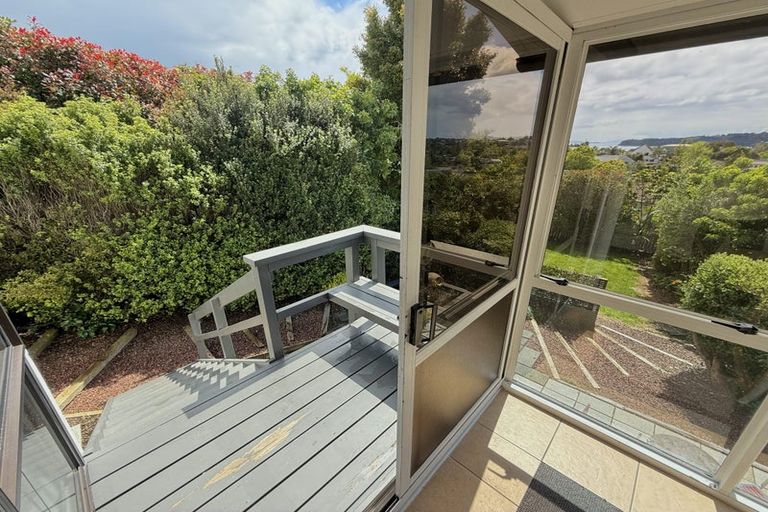 Photo of property in 26a Tower Hill, Stanmore Bay, Whangaparaoa, 0930