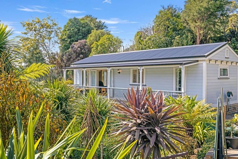 Photo of property in 16 Angle Street, Picton, 7220