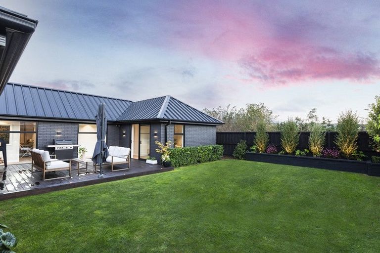 Photo of property in 7 Winning Post Place, Halswell, Christchurch, 8025