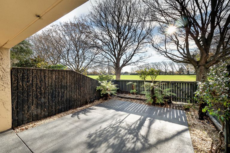 Photo of property in 2/17 Devon Street, Sydenham, Christchurch, 8023