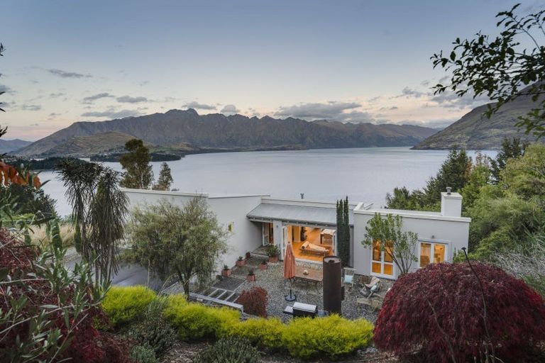 Photo of property in 6 Matau Place, Fernhill, Queenstown, 9300