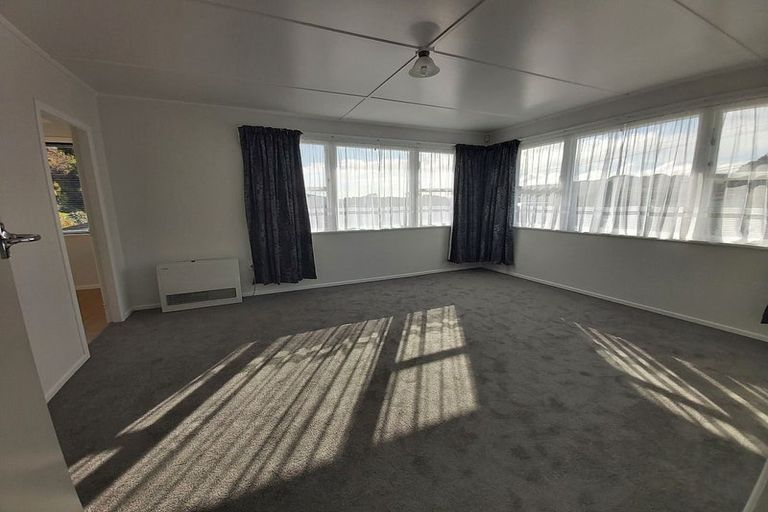 Photo of property in 98 Beazley Avenue, Paparangi, Wellington, 6037