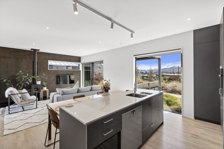 Photo of property in 15 Kereru Crescent, Wanaka, 9305