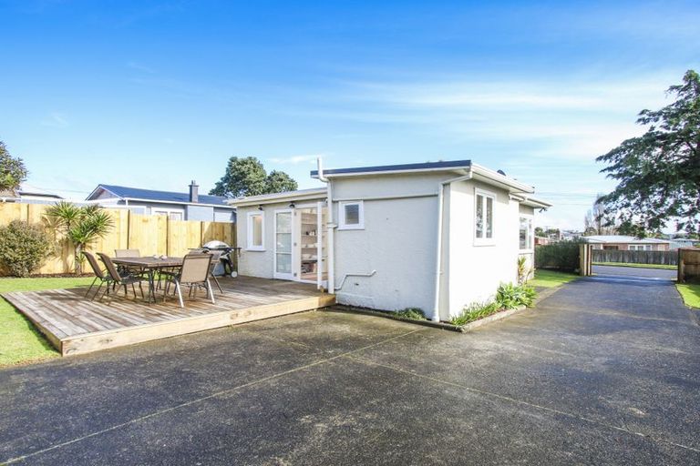 Photo of property in 2/3 Copley Street, New Lynn, Auckland, 0600