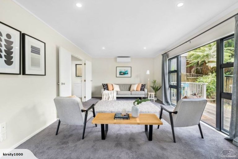 Photo of property in 2/7 Juneau Place, Glendene, Auckland, 0602