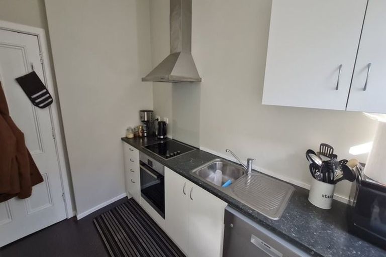 Photo of property in 17 Portland Crescent, Thorndon, Wellington, 6011