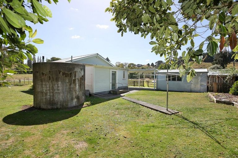 Photo of property in 38 Ongo Road, Hunterville, 4730