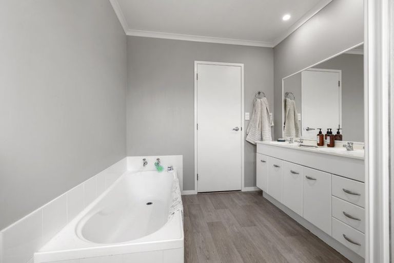 Photo of property in 34 Cate Road, Rototuna North, Hamilton, 3210