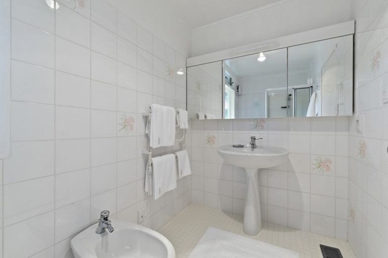 Photo of property in 57 Parr Terrace, Castor Bay, Auckland, 0620