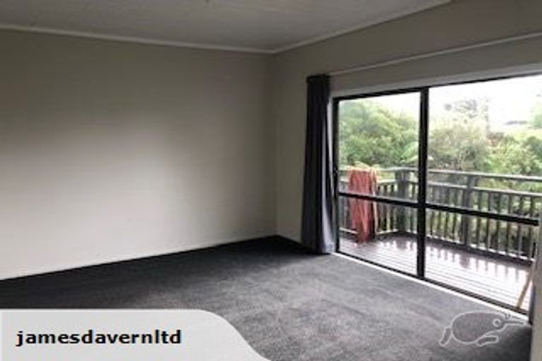 Photo of property in 112 Tirimoana Road, Te Atatu South, Auckland, 0602