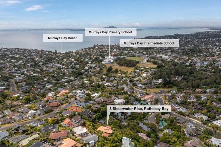 Photo of property in 8 Shearwater Rise, Rothesay Bay, Auckland, 0630