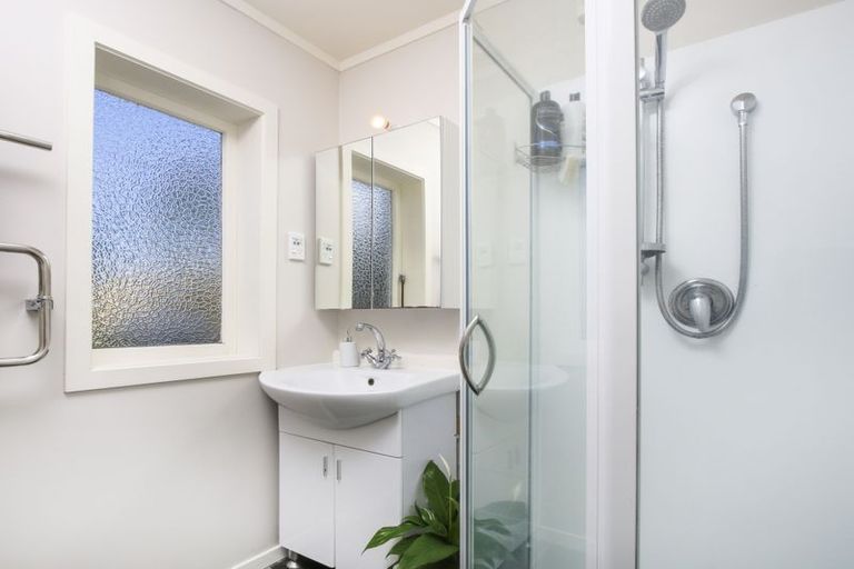 Photo of property in 2/3 Copley Street, New Lynn, Auckland, 0600