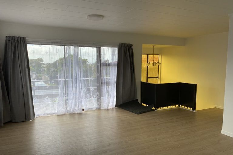 Photo of property in 2/27 Butterworth Drive, Glendene, Auckland, 0602