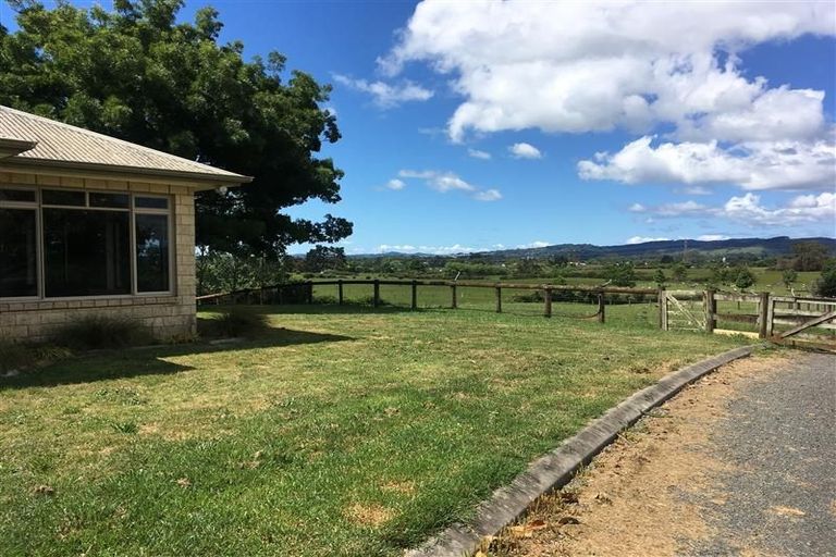 Photo of property in 235 Jesmond Road, Karaka, Drury, 2578