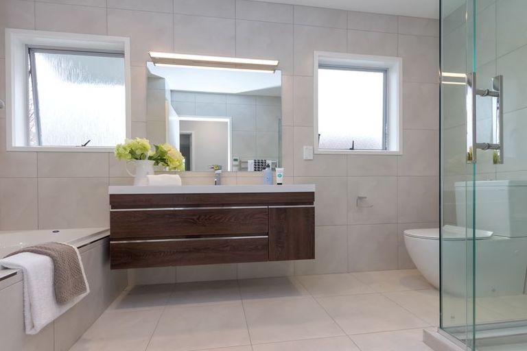 Photo of property in 65 Meadway, Sunnyhills, Auckland, 2010