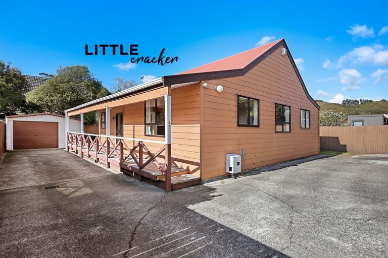 Photo of property in 15a Montgomery Crescent, Clouston Park, Upper Hutt, 5018