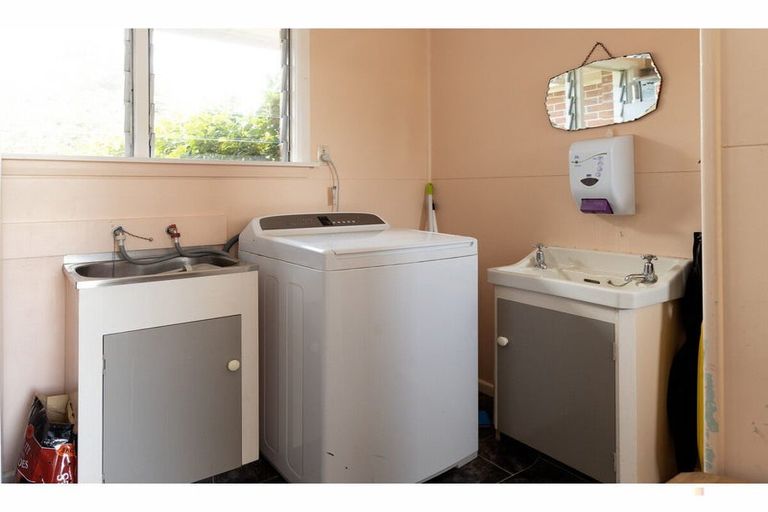 Photo of property in 76 Rhodes Street, Waimate, 7924